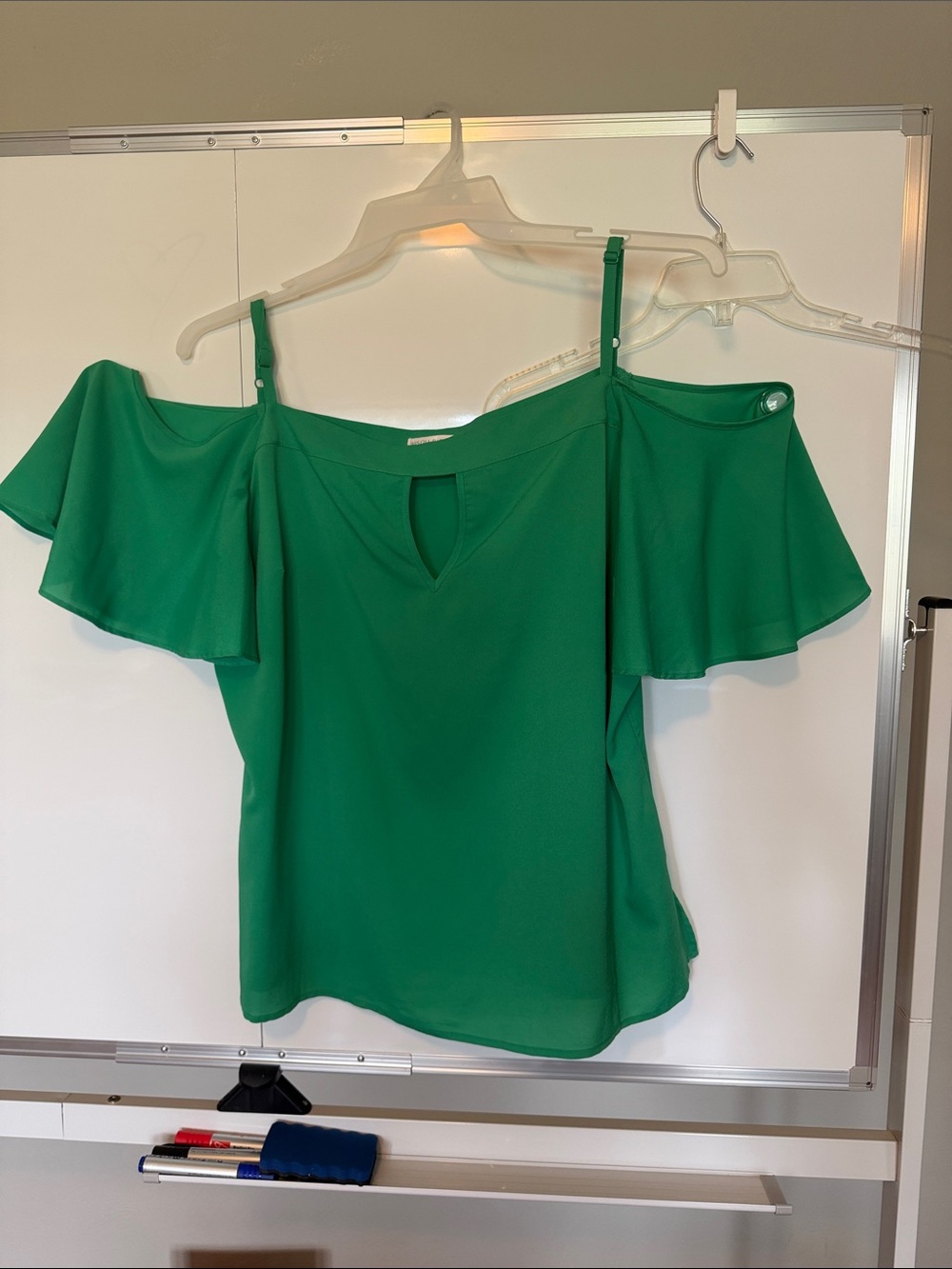 Bisou Bisou Emerald Green Cold-Shoulder Flutter Sleeve Camisole
